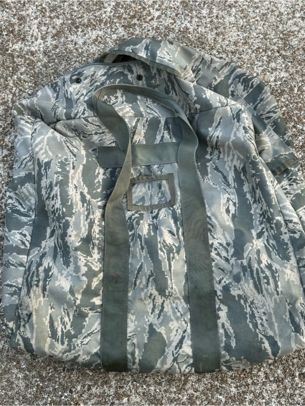 Military-Style Camouflage Duffel/Gear Bag w/ Carry Handles & Zipper Opening